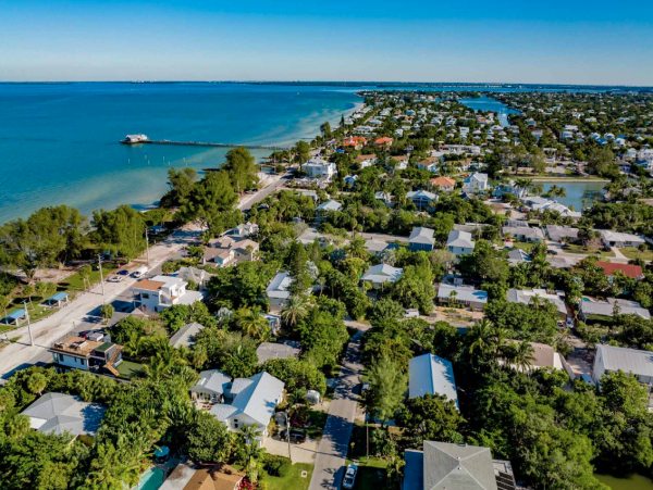 Walk to the Beach Three Bedroom Rental Home in Anna Maria